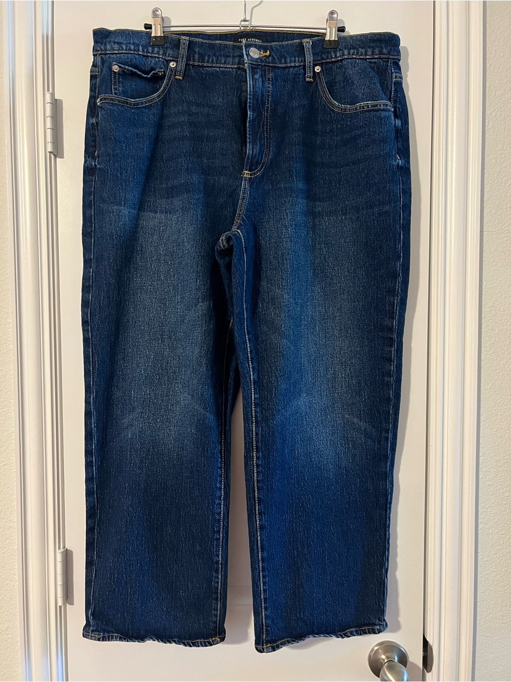 Mid Rise Relaxed Leg Jean